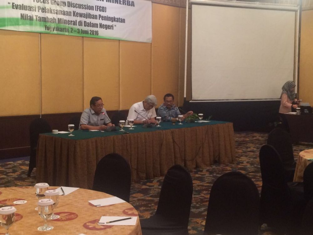 Gallery FGD  “Evaluasi Pelaksanaan Kewajiban Peningkatan Nilai Tambah Mineral di Dalam Negeri” di Yogyakarta 2-3 Juni 2016 7 3