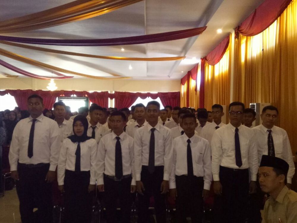 Gallery Pelepasan 61 siswa diklat Operator Smelter angkatan I - IV oleh Bupati kab. Bantaeng Provinsi Sulawesi Selatan,Bapak Nurdin Abdullah. Diklat akan dilaksanakan di Pusat Pendidikan dan Pelatihan Mineral dan Batu Bara, di Bandung, 5-29 September 2016. Kegiatan ini merupakan kerjasama antara Badan Pendidikandan Pelatihan Energi dan Sumber Daya Mineral Dengan AP3I<br> 6 whatsapp_image_2016_08_31_at_12_29_04