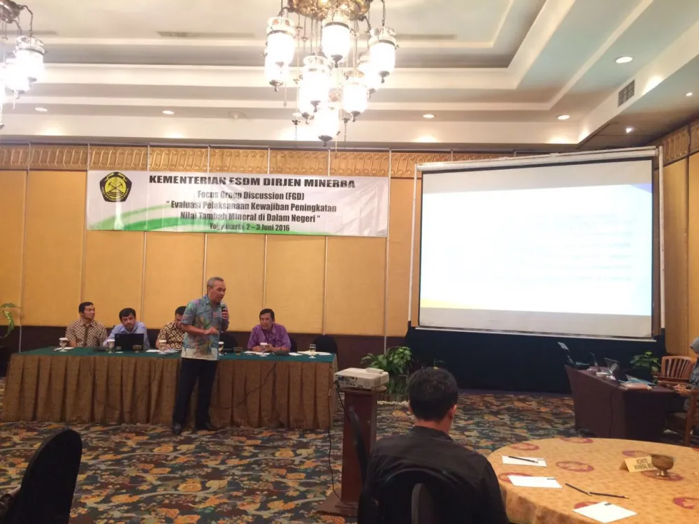 Gallery FGD  “Evaluasi Pelaksanaan Kewajiban Peningkatan Nilai Tambah Mineral di Dalam Negeri” di Yogyakarta 2-3 Juni 2016 23 a4