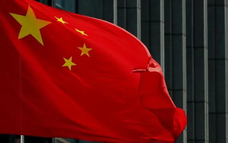 Berkibar di Ternate, Bendera China Diturunkan