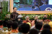 Jokowi Pertimbangkan Larang Ekspor Bauksit